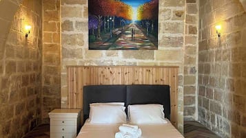 5 bedrooms, free WiFi, bed sheets