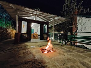 Terrace/patio - Joie de Vivre- Charming cottage with 6 bedrooms in Mukteshwar (Mukteshwar)