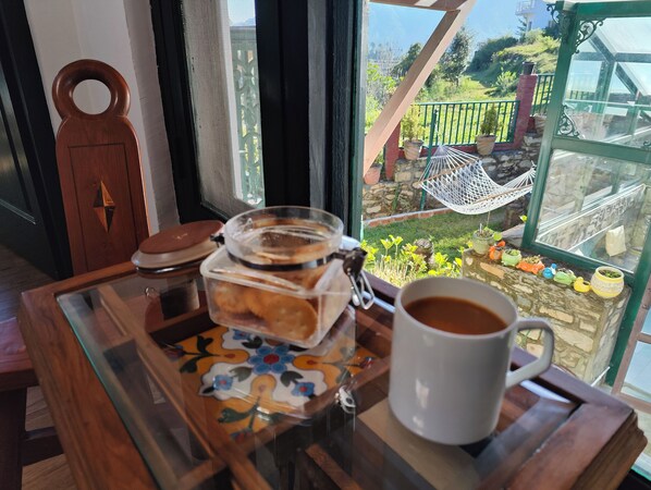 Dining - Joie de Vivre- Charming cottage with 6 bedrooms in Mukteshwar (Mukteshwar)