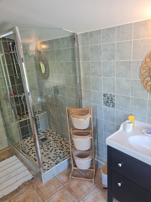 Shower, towels, soap, toilet paper
