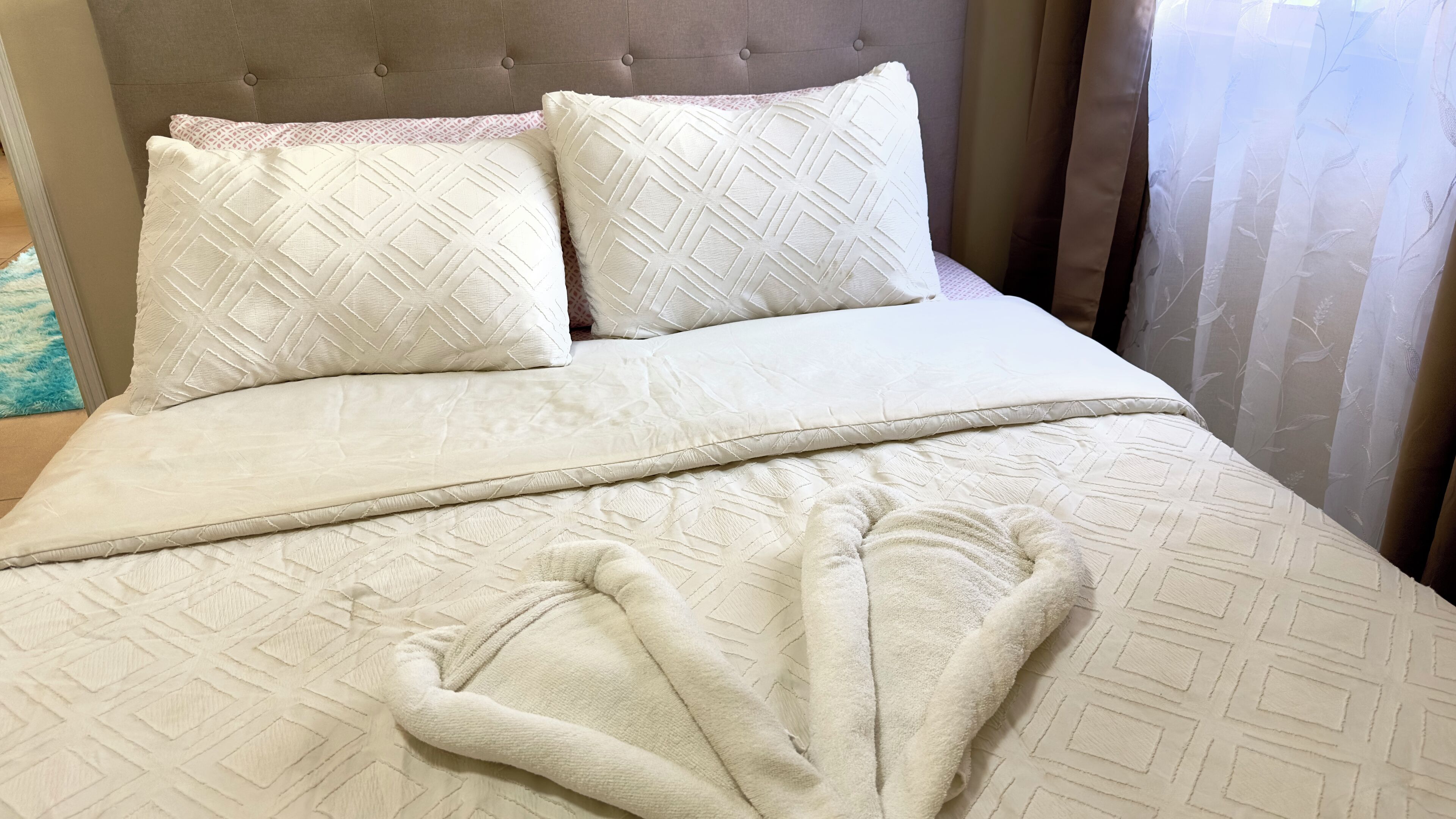 2 habitaciones, tabla de planchar con plancha, wifi y ropa de cama 