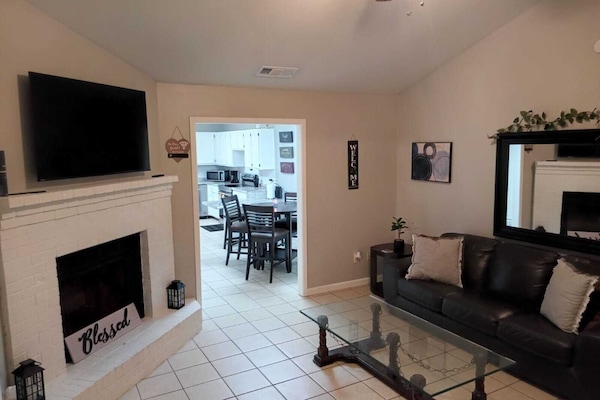 Smart TV, fireplace