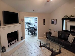 Smart TV y chimenea
