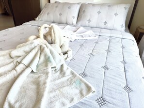 2 bedrooms, iron/ironing board, WiFi, bed sheets - Bring your Family & Friends to Megaworld ~ 2BR#34 (Iloilo City)