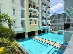 Pool - Bring your Family & Friends to Megaworld ~ 2BR#34 (Iloilo City)