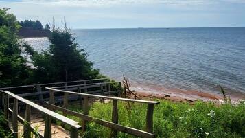 Chaises longues, serviettes de plage