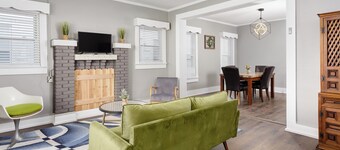 Charming 4-bedroom 3bath house in terrific Florence with WiFi, AC