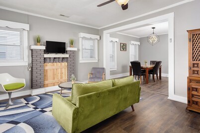 Charming 4-bedroom 3bath house in terrific Florence with WiFi, AC