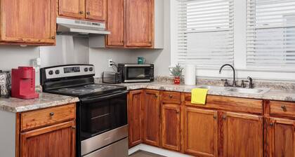 Charming 4-bedroom 3bath house in terrific Florence with WiFi, AC