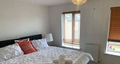 Cozy Luxurious And Spacious 4 Bed Home