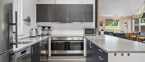 Réfrigérateur, four, plaque de cuisson, lave-vaisselle