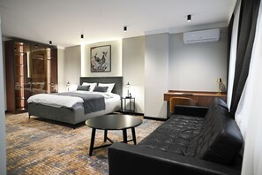 Deluxe Στούντιο | Κλινοσκεπάσματα υψηλής ποιότητας, μοναδική διακόσμηση 