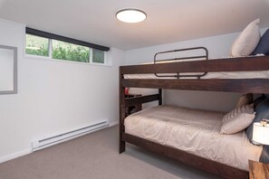 3 bedrooms, WiFi, bed sheets - BHV K1 - New Listing! Across from Ski Resort (Brian Head)