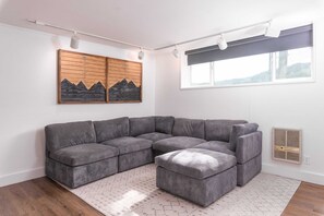 TV, fireplace - BHV K1 - New Listing! Across from Ski Resort (Brian Head)