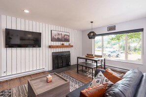 Télévision, cheminée