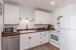 Fridge, microwave, oven, stovetop - BHV K1 - New Listing! Across from Ski Resort (Brian Head)