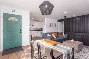 TV, fireplace - BHV K1 - New Listing! Across from Ski Resort (Brian Head)