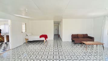 4 bedrooms, WiFi, bed sheets