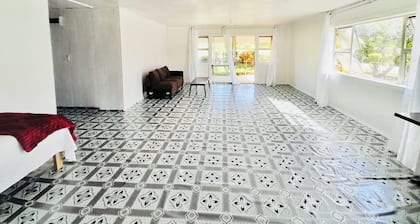 Tonga Airport Cottage - Entire Place