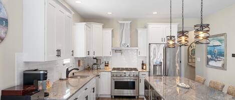 Frigorífic, microones, forn i placa de cuina