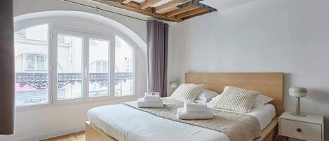 1 habitación, tabla de planchar con plancha, wifi y ropa de cama