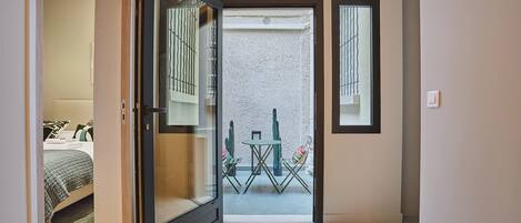 3 habitaciones, tabla de planchar con plancha, wifi y ropa de cama