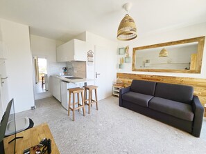 TV - Studio renovated in 2024 with terrace, air conditioning and parking, 50m from the beach (Sète)