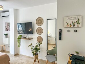 Interior - Charming Refurbished Studio Steps from Estepona Beach - Modern Decor & Prime Location (Estepona)