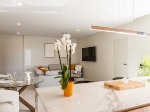 TV - Charm & Serenity with Private Terrace and Garden View (Saint-Martin)