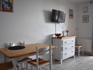 Dining - Studio Cabin 4 Pers - South & Mountain View (Font-Romeu-Odeillo-Via)