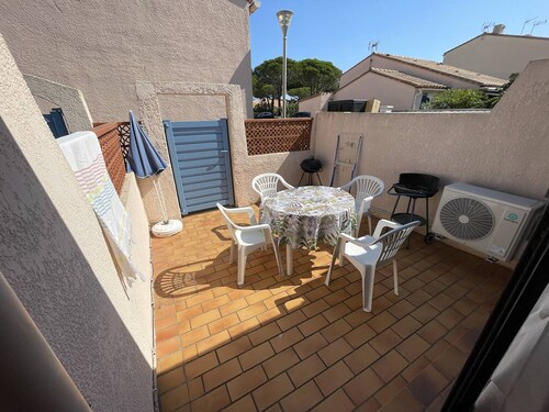 Air-Conditioned Studio Villa with Mezzanine, Terrace & BBQ - 900m from Beach, Sleeps 4