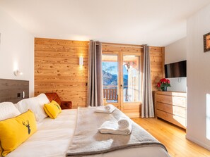 5 bedrooms, free WiFi, bed sheets