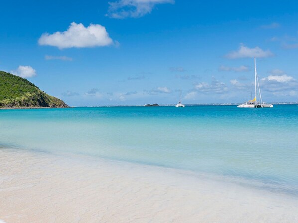 Beach - Exceptional Duplex with Terrace and High-Speed Internet (Saint-Martin)