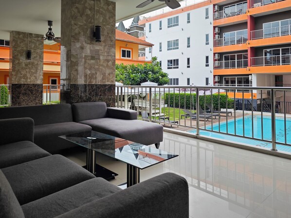 Terrace/patio - New Nordic VIP 5 by Apartwell (Pattaya)