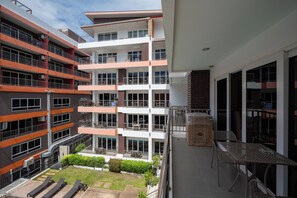 Balcony view - New Nordic VIP 5 by Apartwell (Pattaya)