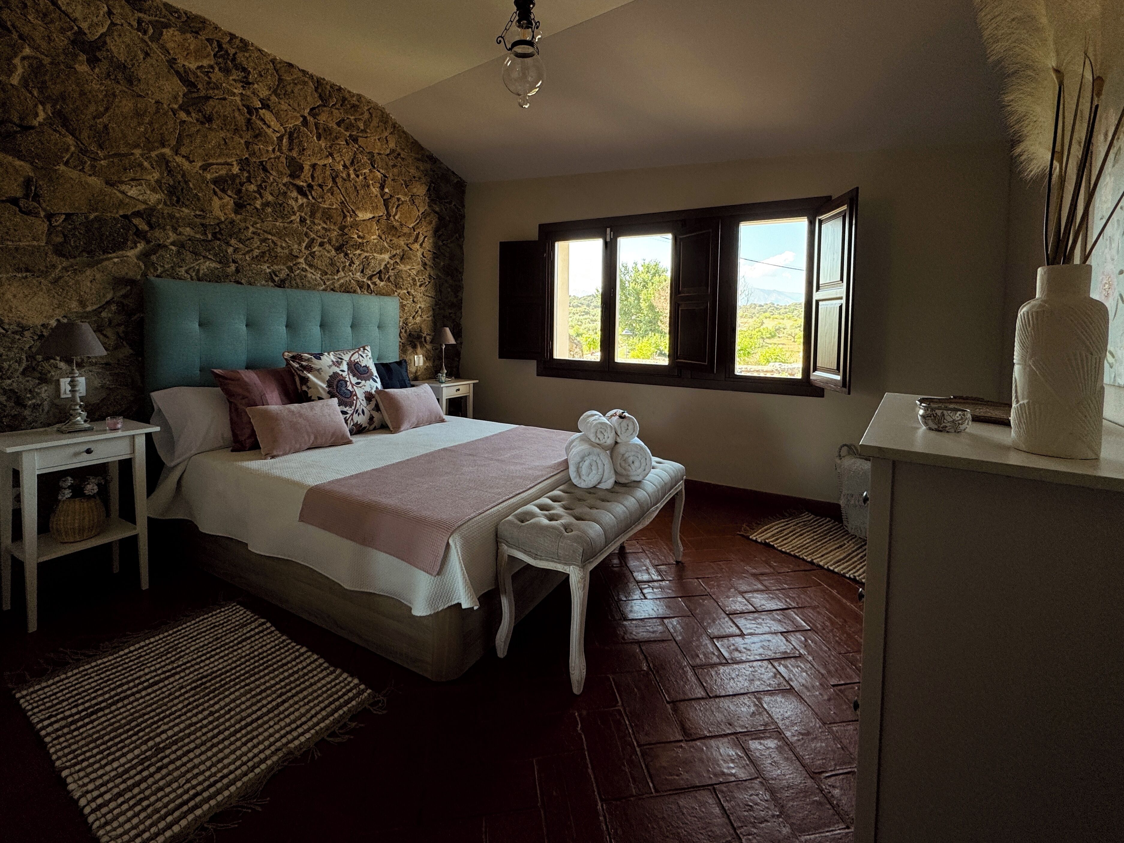 5 slaapkamers, een strijkplank/strijkijzer, wifi, beddengoed