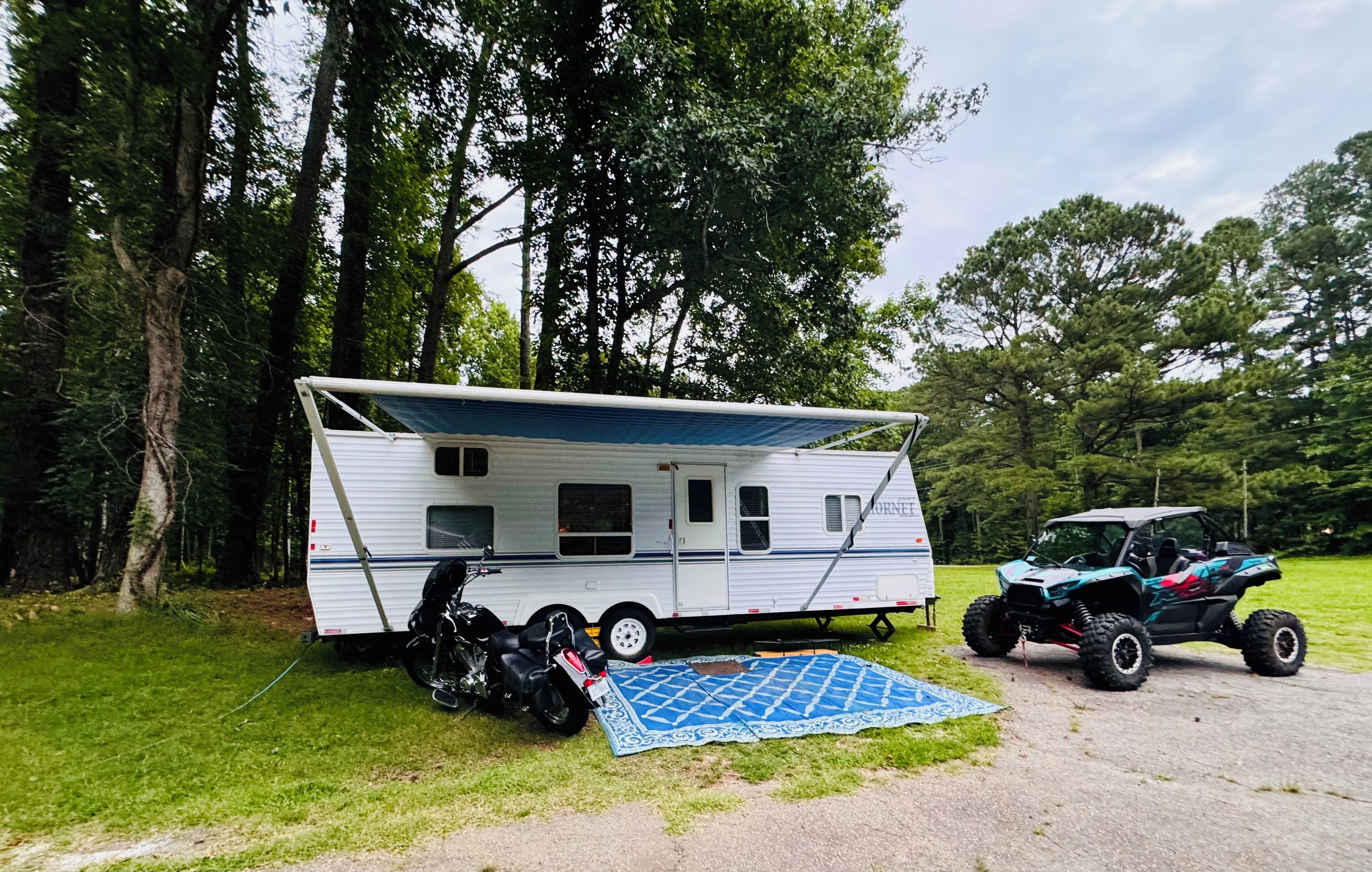 Cozy RV in Enchanting Wake Forest with AC, WiFi! Minutes from Falls Lake.