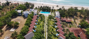 Uppuveli Beach by DSK
