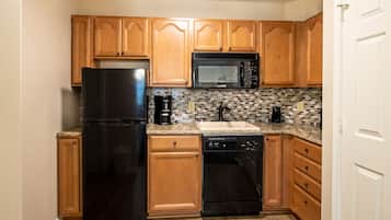 Fridge, microwave, dishwasher, coffee/tea maker