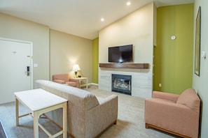 Fernseher, Kamin, DVD-Player
