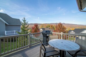 Outdoor dining - Regal Vistas Luxury Two Bedroom Townhome (Mc Gaheysville)