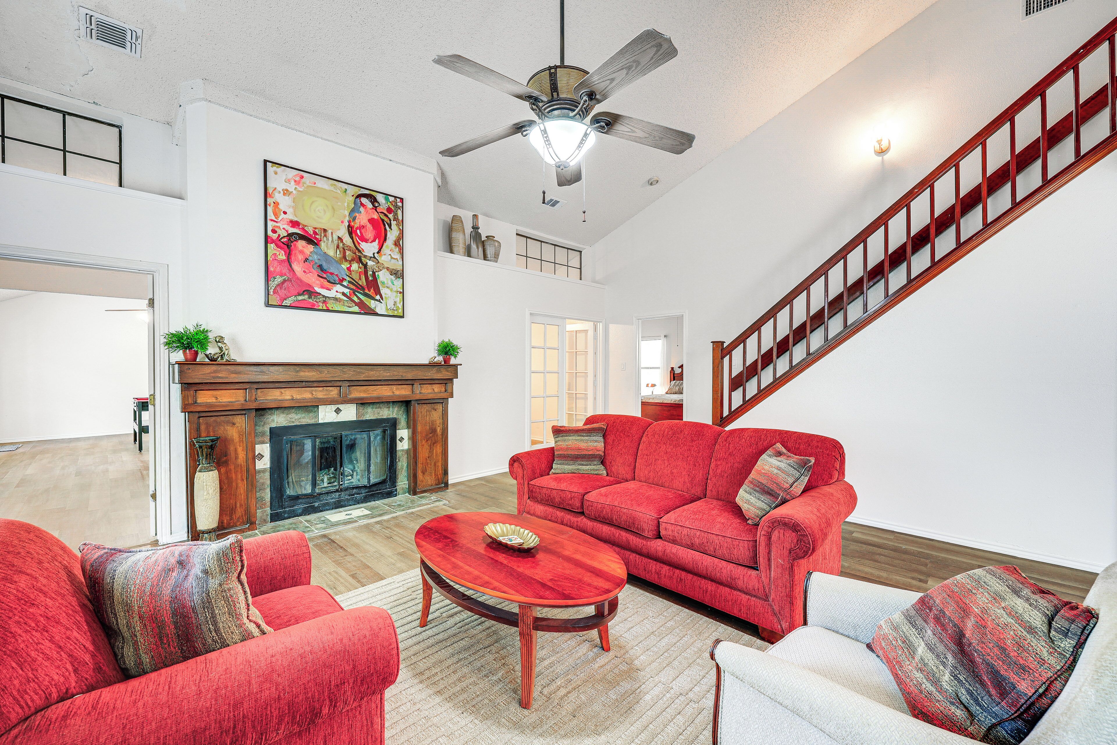 House (5 Bedrooms) | Living area | TV, fireplace, books