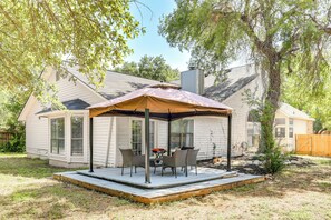Interior - Spacious San Antonio Home: Google Fiber, Game Room (San Antonio)