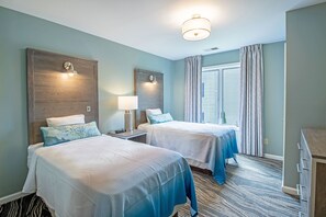 2 bedrooms, iron/ironing board, WiFi - Full Kitchen, Fireplace, Resort access! (Mc Gaheysville)