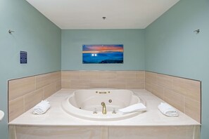 Ducha, bañera de hidromasaje, secador de pelo, jabón