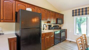 Micro-ondes, lave-vaisselle, cafetiĂšre/bouilloire, grille-pain