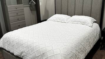 4 bedrooms, WiFi, bed sheets