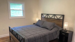 3 bedrooms, free WiFi, bed sheets - Riverview Retreat - house with sauna in the New River Gorge National Park! (Meadow Creek)