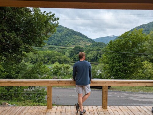 Riverview Retreat - house with sauna in the New River Gorge National Park!
