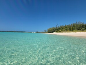 Am Strand, Liegestühle, Strandtücher